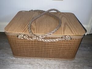 VTG VINTAGE BURLINGTON BROWN WICKER OVEN PICNIC BASKET